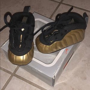Metallic gold infant foamposites